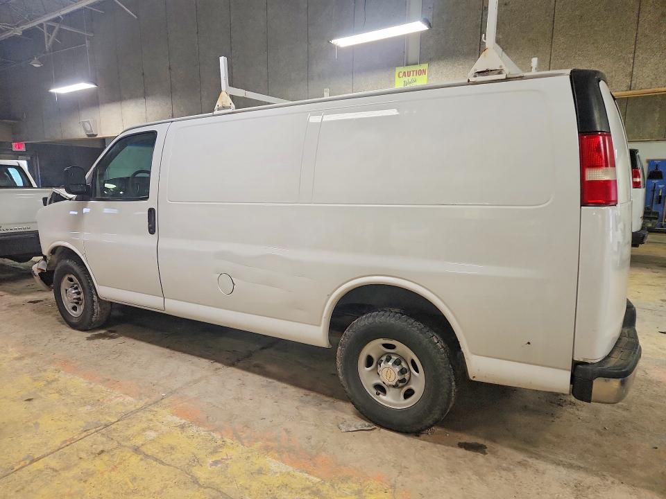 75624335 :رقم المزاد ، 1GCWGFCA0E1162290 vin ، 2014 Chev Express G2500 مزاد بيع