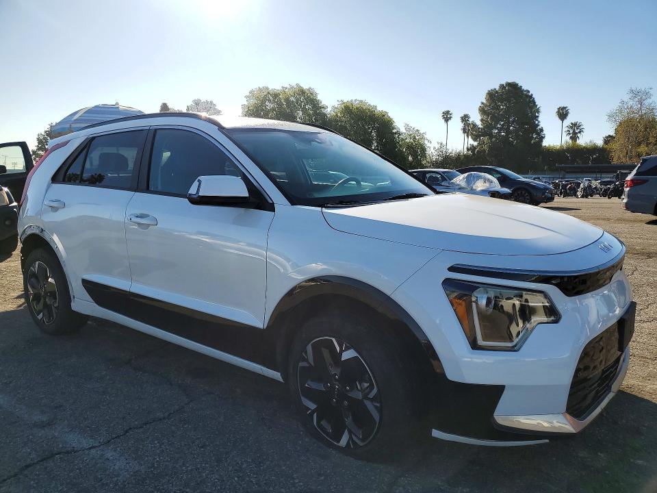 2024 Kia Niro მანქანა იყიდება აუქციონზე, vin: KNDCR3L19R5095750, აუქციონის ნომერი: 76604145