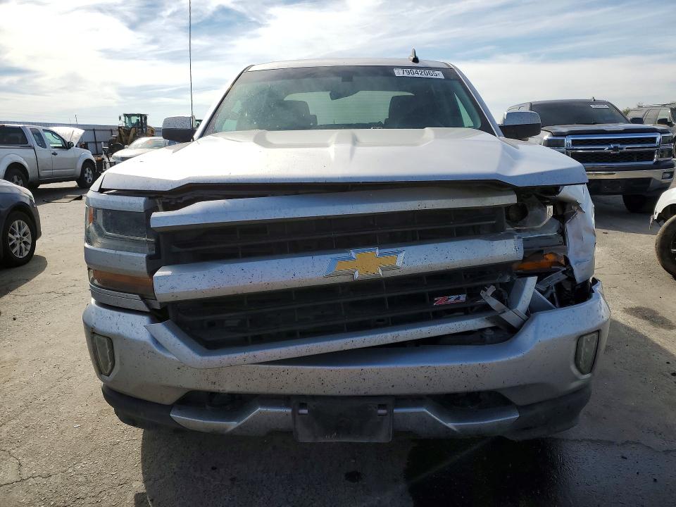 Продаж на аукціоні авто 2018 Chevrolet Silverado, vin: 3GCUKREC6JG637040, номер лоту: 79042065