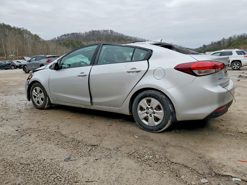2018 Kia Forte მანქანა იყიდება აუქციონზე, vin: 3KPFL4A70JE212281, აუქციონის ნომერი: 75940705