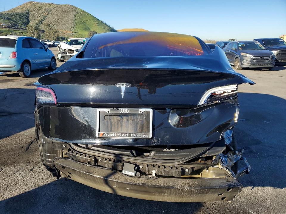 77234745 :رقم المزاد ، 5YJ3E1EAXJF166230 vin ، 2018 Tesla Model 3 مزاد بيع