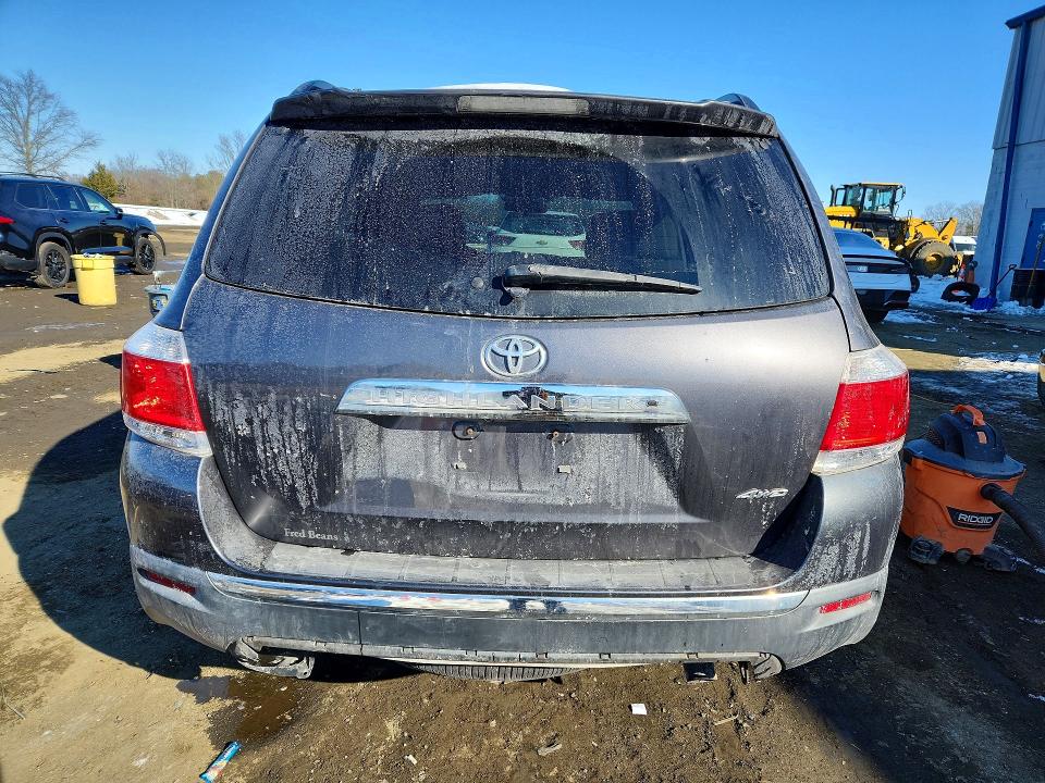 76161645 :رقم المزاد ، 5TDBK3EH5DS248752 vin ، 2013 Toyota Highlander مزاد بيع