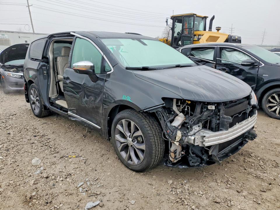 77721065 :رقم المزاد ، 2C4RC1GG2JR321682 vin ، 2018 Chrysler Pacifica مزاد بيع