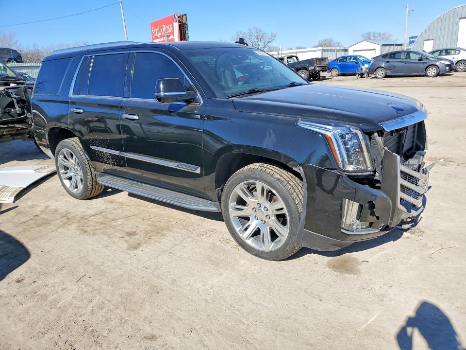 76637295 :رقم المزاد ، 1GYS4BKJ0HR135995 vin ، 2017 Cadillac Escalade مزاد بيع