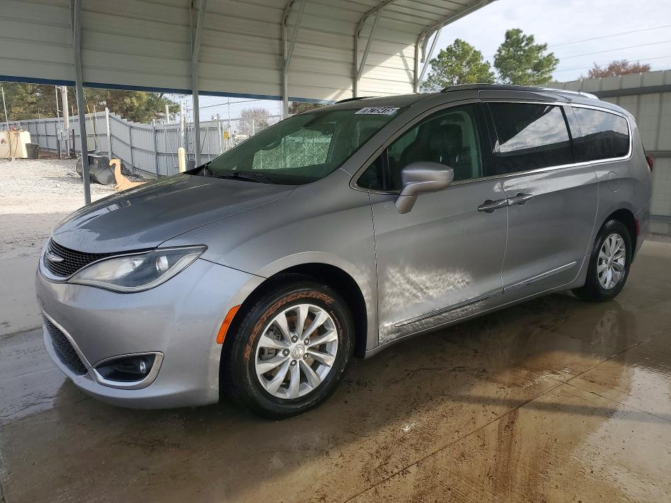 76715415 :رقم المزاد ، 2C4RC1BGXJR110754 vin ، 2018 Chrysler Pacifica مزاد بيع