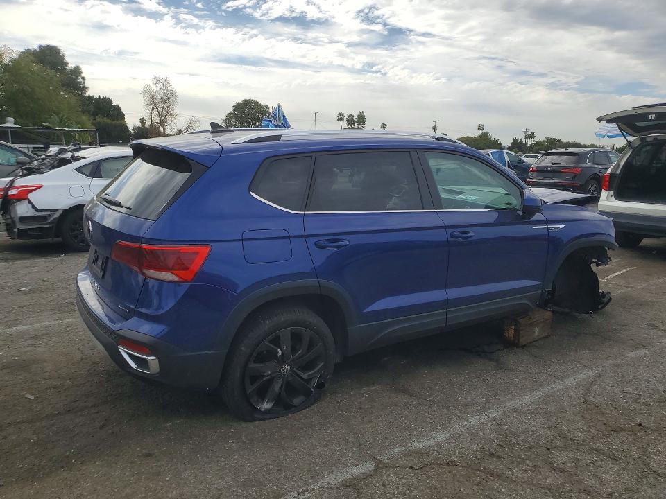 Продаж на аукціоні авто 2022 Volkswagen Taos, vin: 3VVLX7B2XNM085029, номер лоту: 75815075