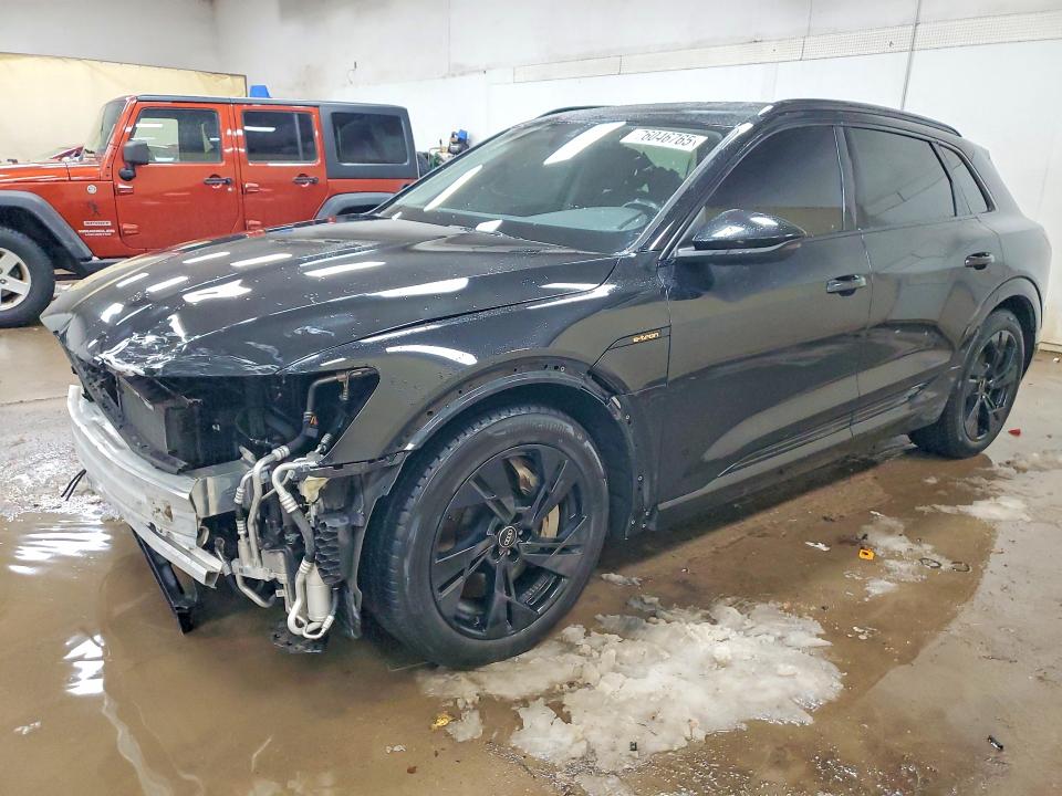 Продажа на аукционе авто 2022 Audi E-tron, vin: WA1AAAGE5NB019609, номер лота: 76046765