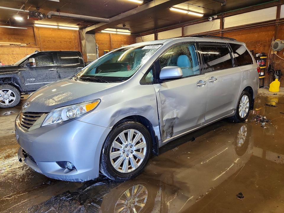 77319025 :رقم المزاد ، 5TDDZ3DC0HS159610 vin ، 2017 Toyota Sienna مزاد بيع