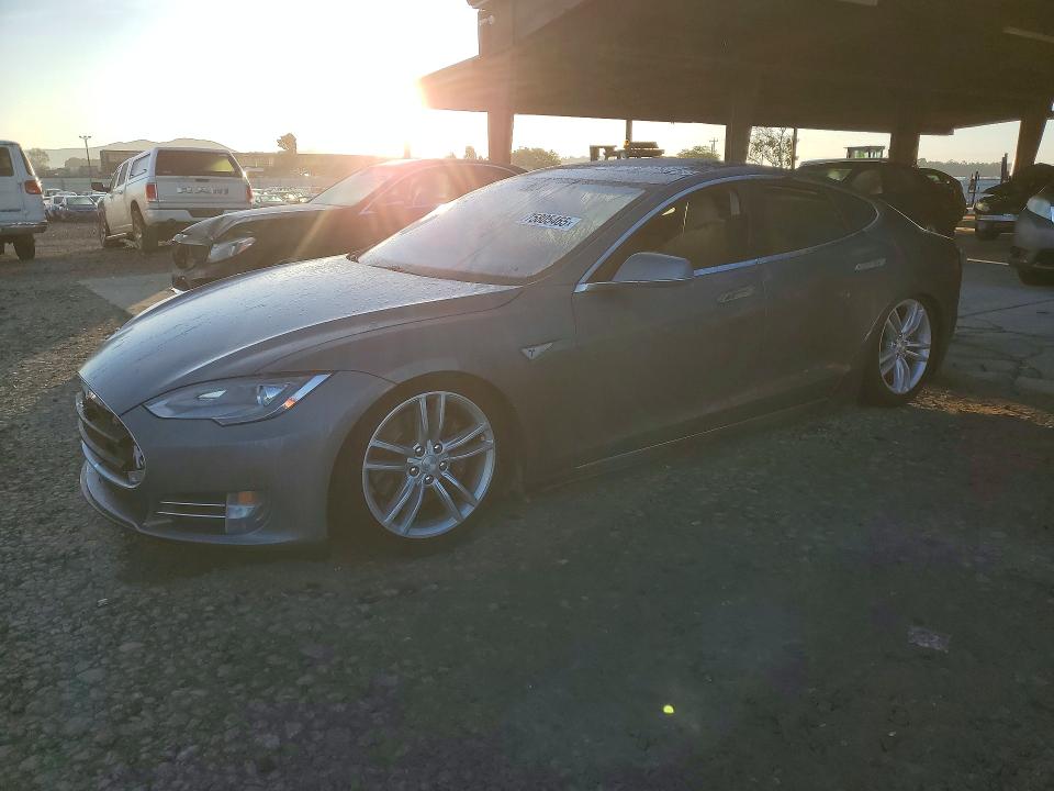 Aukcja sprzedaży 2013 Tesla Model S, vin: 5YJSA1CN1DFP05500, numer aukcji: 75805465