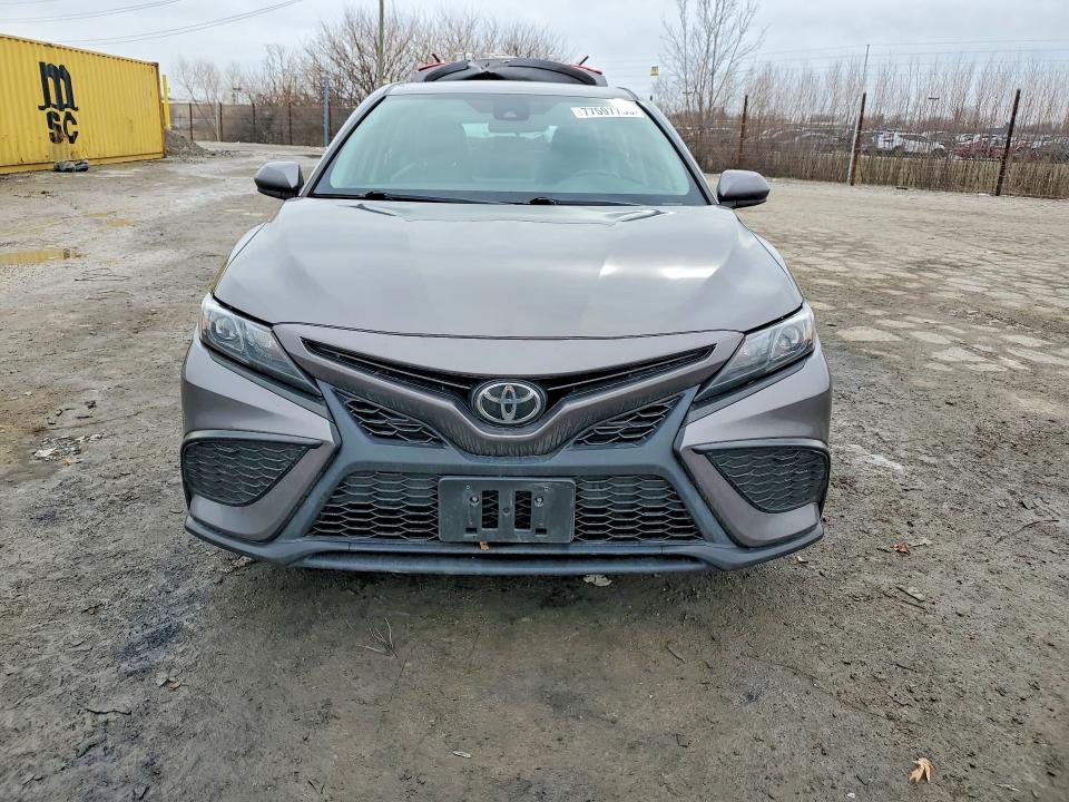 77597755 :رقم المزاد ، 4T1G11AK3MU520947 vin ، 2021 Toyota Camry مزاد بيع