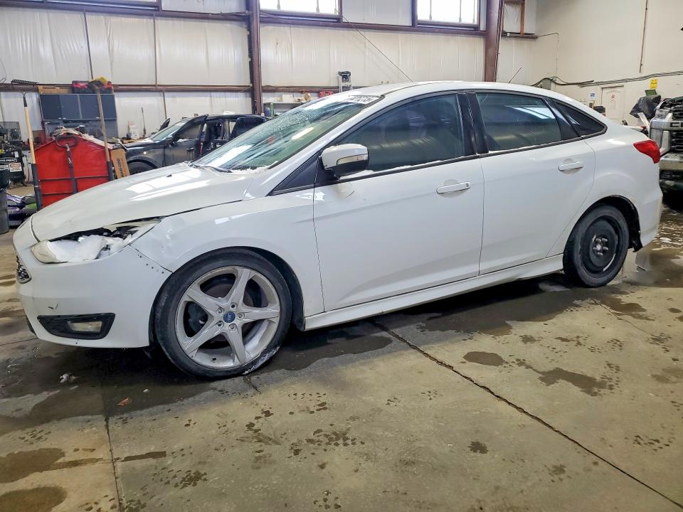 77426215 :رقم المزاد ، 1FADP3F26FL271617 vin ، 2015 Ford Focus Se مزاد بيع