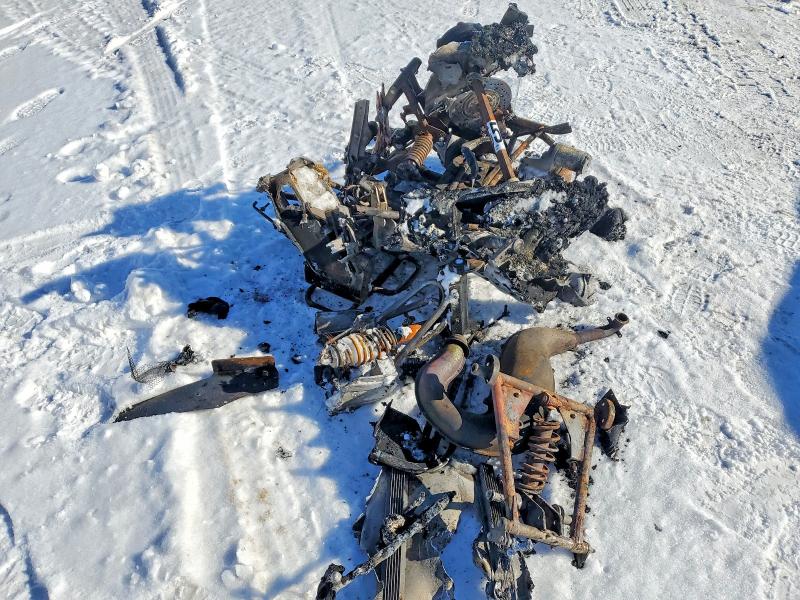 77165145 :رقم المزاد ، 4UF00SNW2YP209141 vin ، 2000 Arcc Snowmobile مزاد بيع