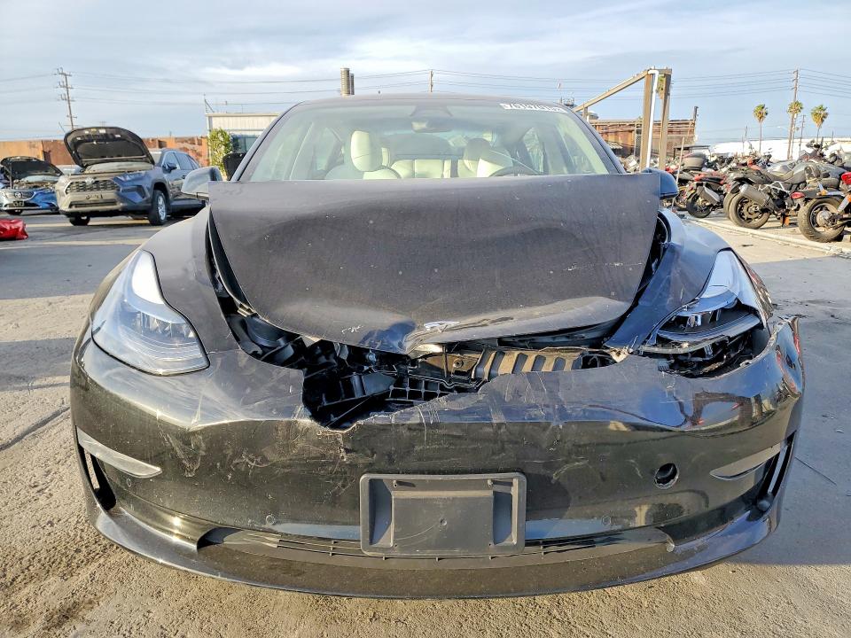 76197015 :رقم المزاد ، 5YJ3E1EB1NF130988 vin ، 2022 Tesla Model 3 مزاد بيع