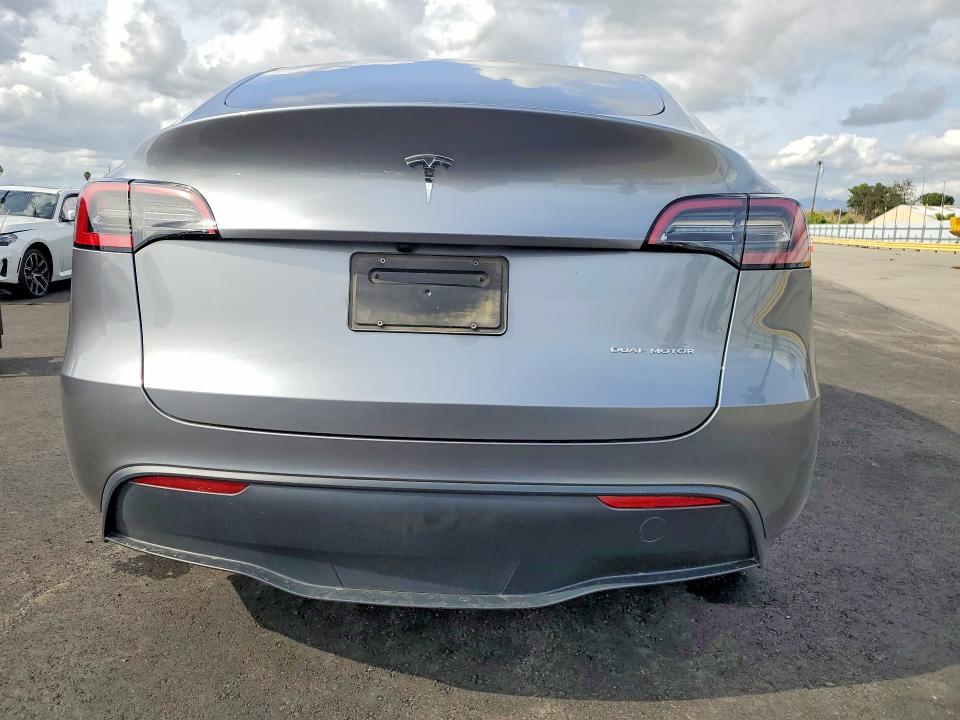 77108275 :رقم المزاد ، 7SAYGAEE2RF126368 vin ، 2024 Tesla Model Y مزاد بيع
