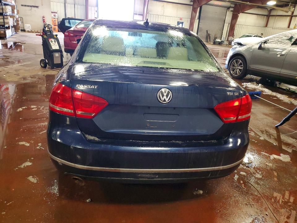 74107885 :رقم المزاد ، 1VWBN7A32DC022806 vin ، 2013 Volkswagen Passat مزاد بيع
