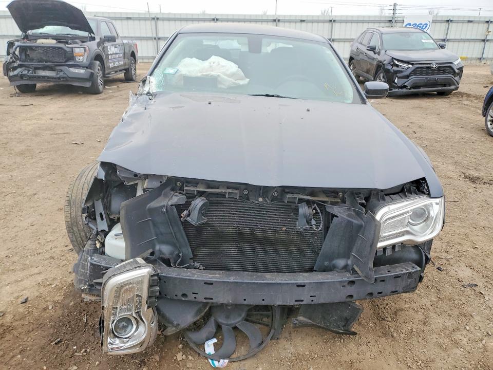 78288795 :رقم المزاد ، 2C3CCARG4JH325021 vin ، 2018 Chrysler 300 مزاد بيع