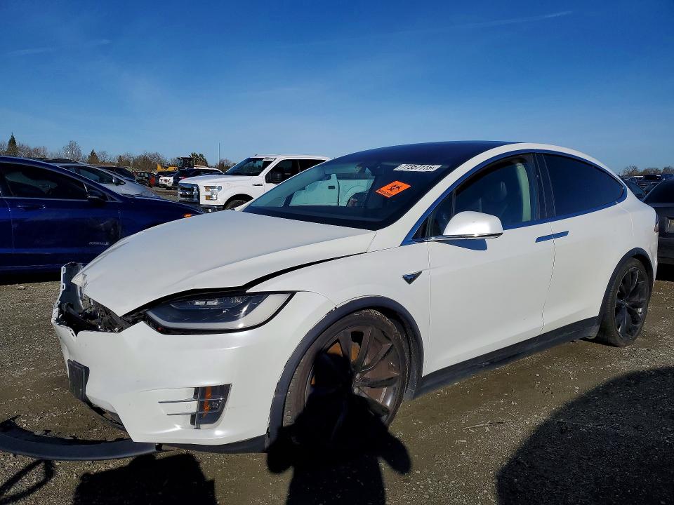 77357115 :رقم المزاد ، 5YJXCBE24HF066771 vin ، 2017 Tesla Model X مزاد بيع