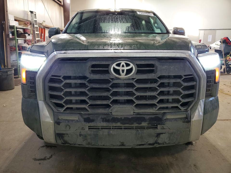 75926945 :رقم المزاد ، 5TFLA5DB4NX002058 vin ، 2022 Toyota Tundra Cre مزاد بيع