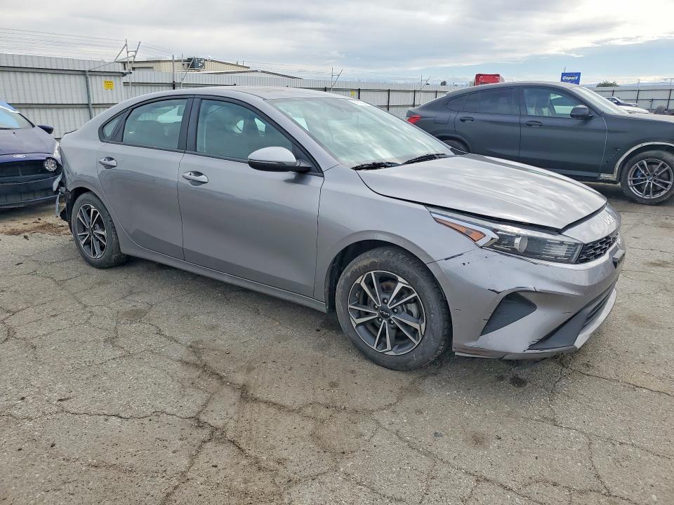 2023 Kia Forte მანქანა იყიდება აუქციონზე, vin: 3KPF24AD5PE526560, აუქციონის ნომერი: 77251325