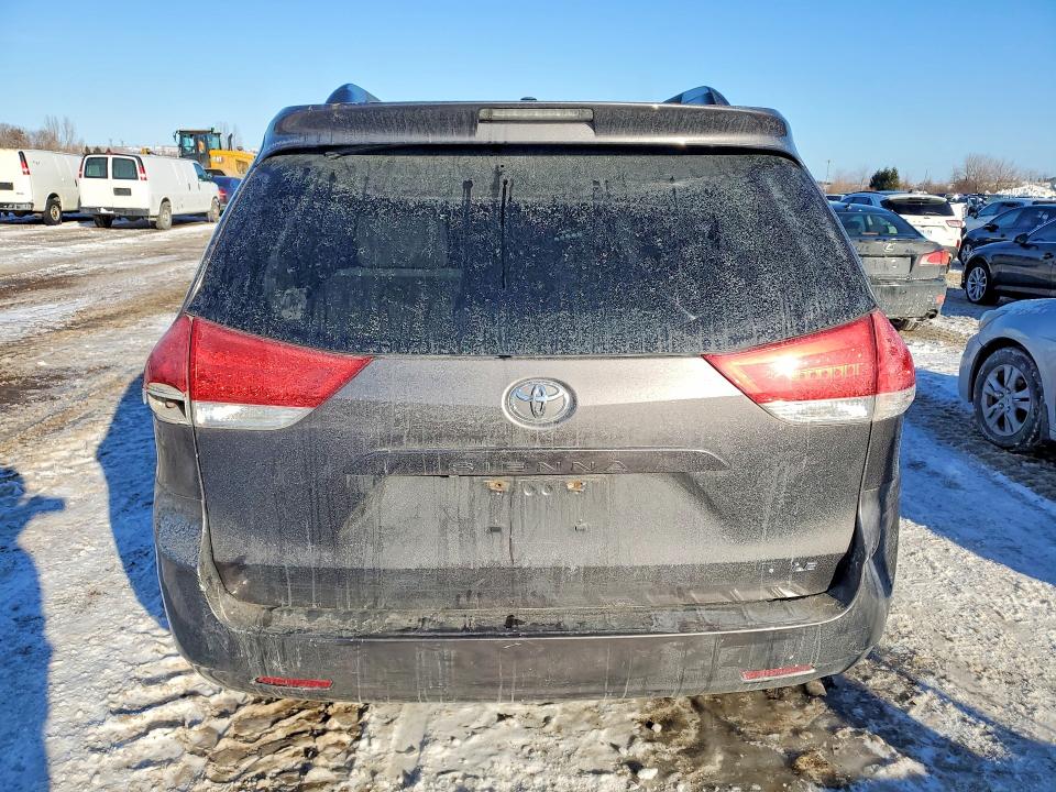 Продажа на аукционе авто 2014 Toyota Sienna, vin: 5TDKK3DC4ES453907, номер лота: 74454535