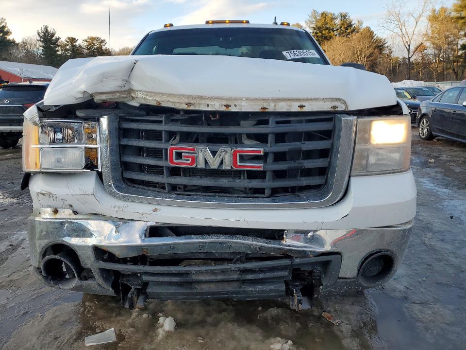 75635515 :رقم المزاد ، 1GTHK24K47E549394 vin ، 2007 Gmc Sierra مزاد بيع