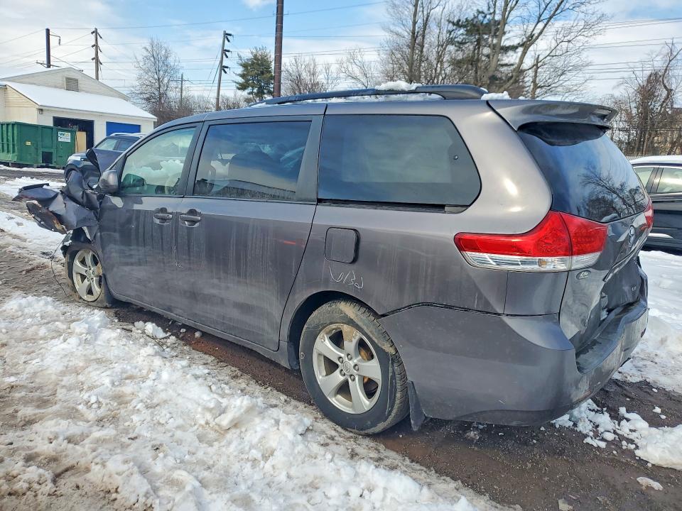 Продажа на аукционе авто 2014 Toyota Sienna, vin: 5TDKK3DC1ES523413, номер лота: 78695875