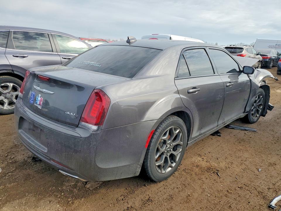 77352575 :رقم المزاد ، 2C3CCAGG1JH300399 vin ، 2018 Chrysler 300 مزاد بيع