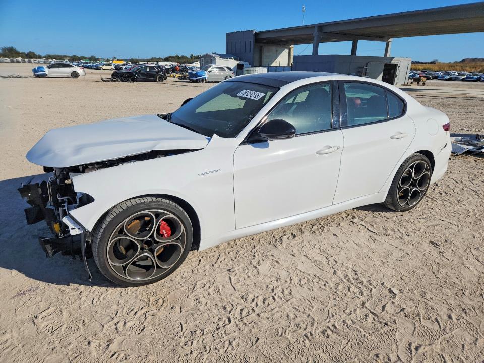 2023 Alfa Romeo Giulia მანქანა იყიდება აუქციონზე, vin: ZARFAMBN6P7669663, აუქციონის ნომერი: 76124915