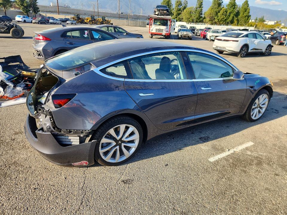 2020 Tesla Model 3 მანქანა იყიდება აუქციონზე, vin: 5YJ3E1EA7LF645689, აუქციონის ნომერი: 76403535
