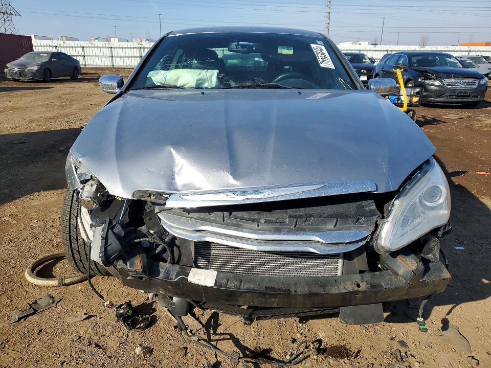76559845 :رقم المزاد ، 1C3CCBCG4EN192904 vin ، 2014 Chrysler 200 مزاد بيع