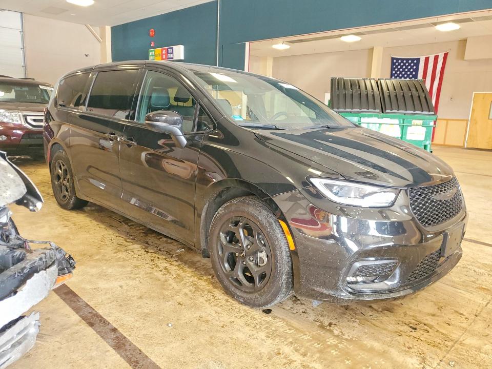Продаж на аукціоні авто 2023 Chrysler Pacifica, vin: 2C4RC1L76PR632840, номер лоту: 77181015