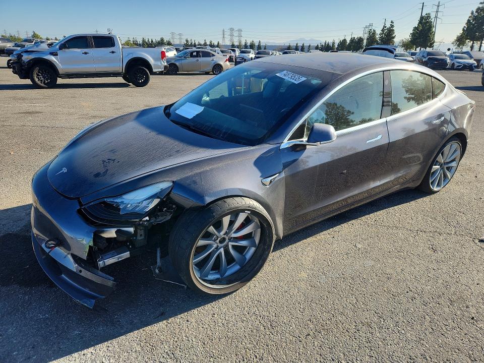 74879535 :رقم المزاد ، 5YJ3E1EB4JF083112 vin ، 2018 Tesla Model 3 مزاد بيع
