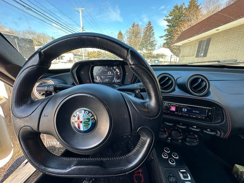 2016 Alfa Romeo 4c მანქანა იყიდება აუქციონზე, vin: ZARBAAA41GM177436, აუქციონის ნომერი: 77376835