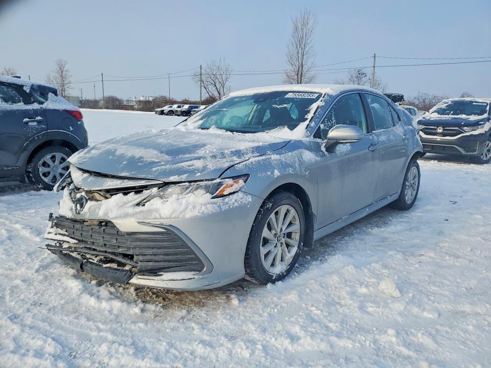 75568285 :رقم المزاد ، 4T1H11AK5NU064701 vin ، 2022 Toyota Camry مزاد بيع