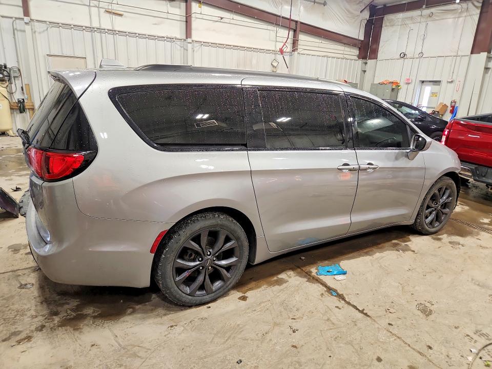 2018 Chrysler Pacifica მანქანა იყიდება აუქციონზე, vin: 2C4RC1EG4JR263321, აუქციონის ნომერი: 77673795