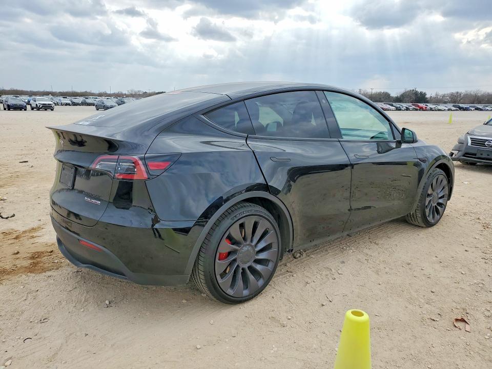 76832775 :رقم المزاد ، 7SAYGDEF2NF337770 vin ، 2022 Tesla Model Y مزاد بيع