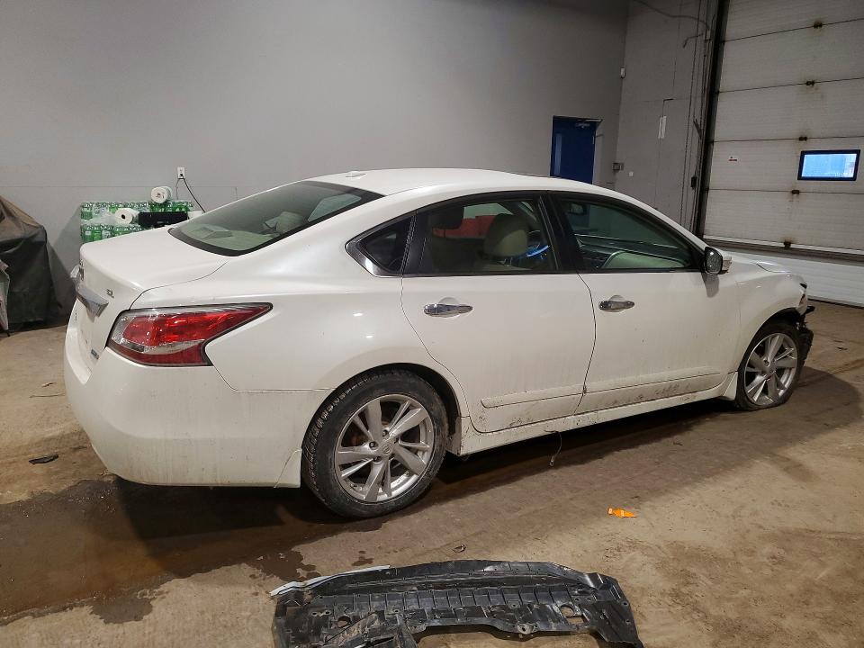 2015 Nissan Altima მანქანა იყიდება აუქციონზე, vin: 1N4AL3APXFN318637, აუქციონის ნომერი: 76668255