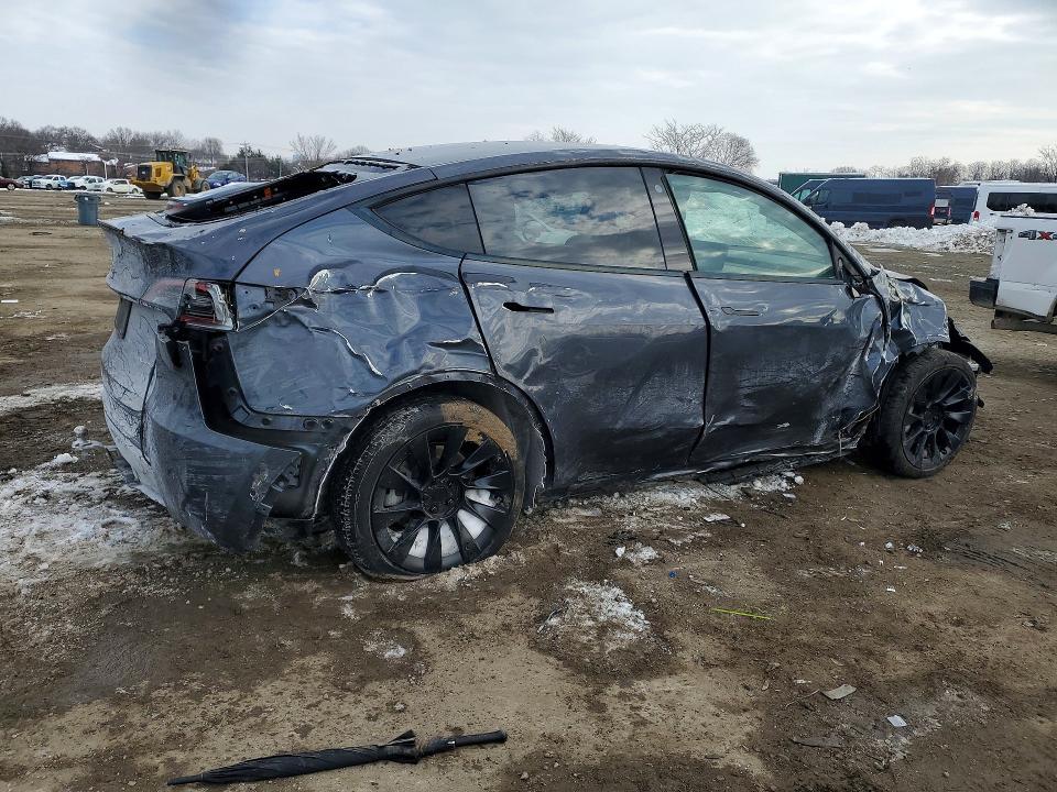 75805215 :رقم المزاد ، 7SAYGDEE8NF399469 vin ، 2022 Tesla Model Y مزاد بيع
