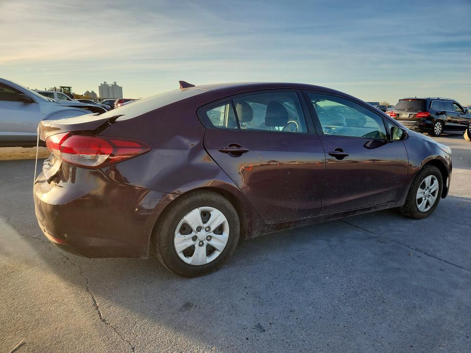 2017 Kia Forte მანქანა იყიდება აუქციონზე, vin: 3KPFK4A70HE142777, აუქციონის ნომერი: 78306305