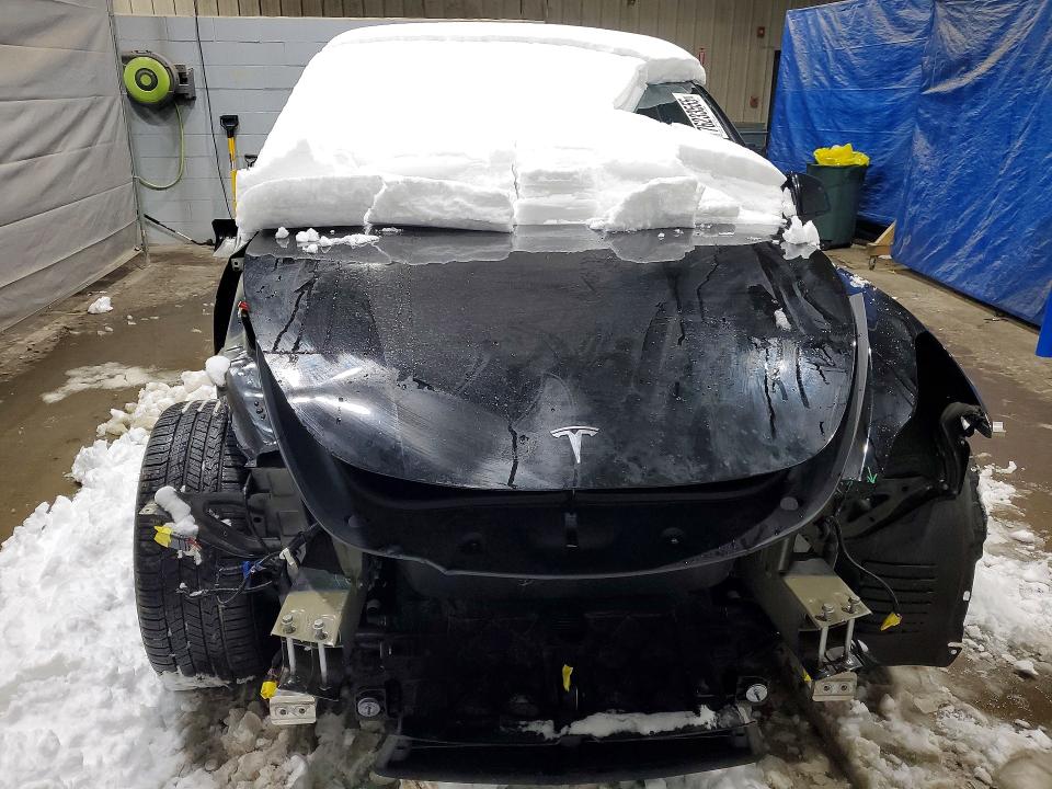 76233555 :رقم المزاد ، 5YJYGAEE1MF195106 vin ، 2021 Tesla Model Y مزاد بيع