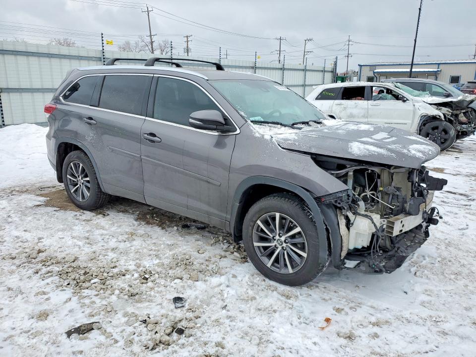 Продаж на аукціоні авто 2018 Toyota Highlander, vin: 5TDJZRFH1JS899171, номер лоту: 75373055