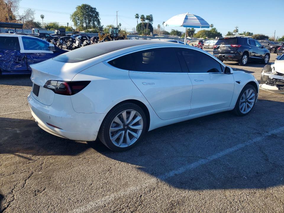 Продажа на аукционе авто 2019 Tesla Model 3, vin: 5YJ3E1EAXKF486892, номер лота: 75620925