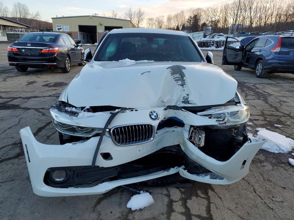 77334205 :رقم المزاد ، WBA8F1C51GK438861 vin ، 2016 Bmw 328 مزاد بيع