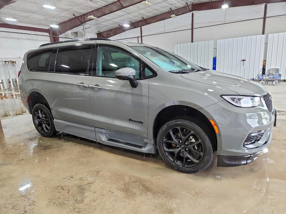 Продажа на аукционе авто 2023 Chrysler Pacifica, vin: 2C4RC1BG3PR537962, номер лота: 78736925