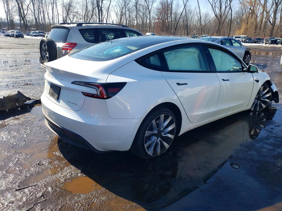 78500415 :رقم المزاد ، 5YJ3E1EB1SF938284 vin ، 2025 Tesla Model 3 مزاد بيع