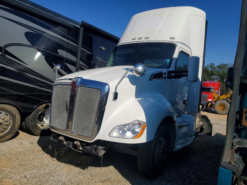 72812985 :رقم المزاد ، 1XKYA48X8FJ403496 vin ، 2015 Kenworth T680 مزاد بيع