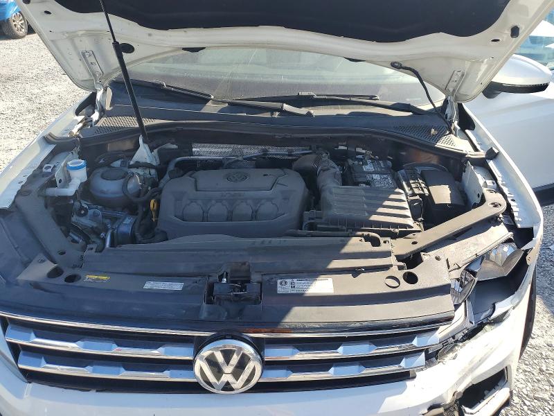 76216455 :رقم المزاد ، 3VV3B7AXXJM026682 vin ، 2018 Volkswagen Tiguan مزاد بيع