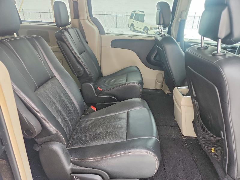 74852745 :رقم المزاد ، 2C4RC1CG3FR627237 vin ، 2015 Chrysler Town & Country مزاد بيع