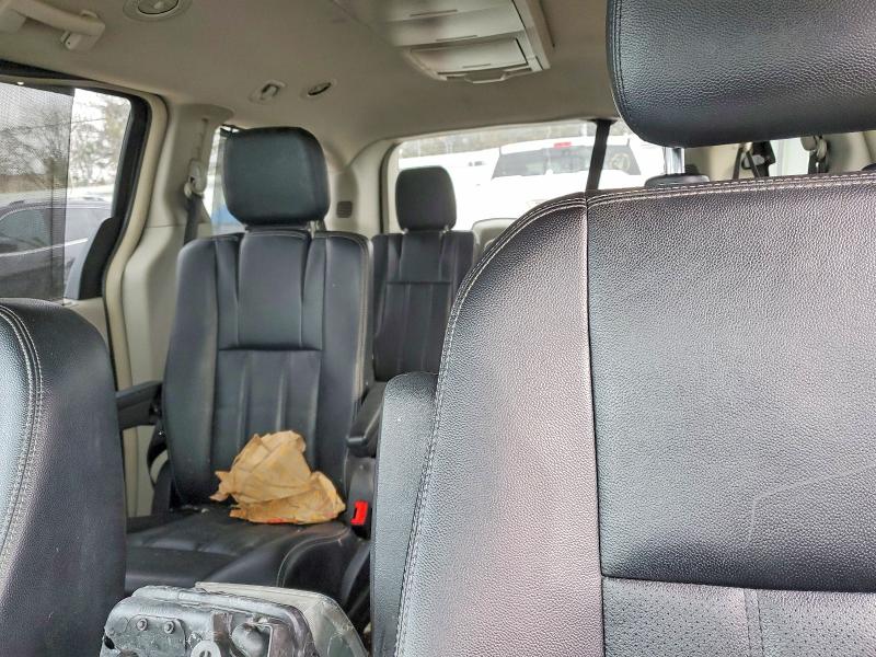 77076085 :رقم المزاد ، 2C4RC1CG2FR675456 vin ، 2015 Chrysler Town & Country مزاد بيع