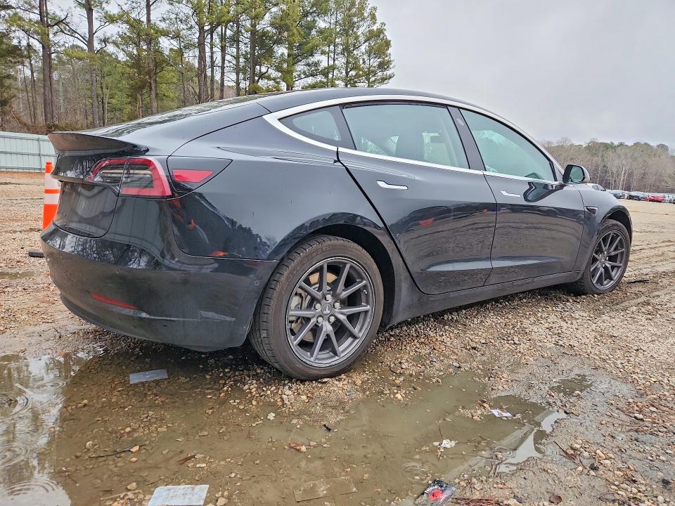 Продажа на аукционе авто 2018 Tesla Model 3, vin: 5YJ3E1EA5JF123303, номер лота: 75460815
